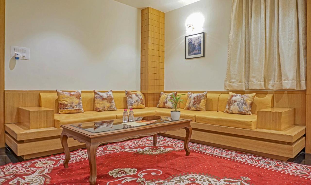 Treebo The Utsav, Nashik Hotel Bagian luar foto